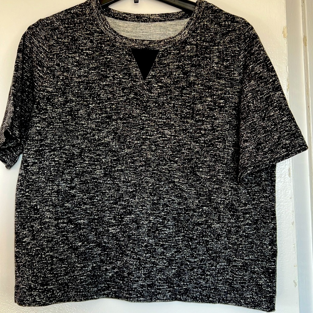 Women’s 100% cotton tweed look short sleeve top.  Grey & white